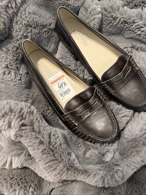 MICHAEL KORS New SLIP ON FLAT LOAFERS WOMENS LEATHER UPPER 6.5 T1